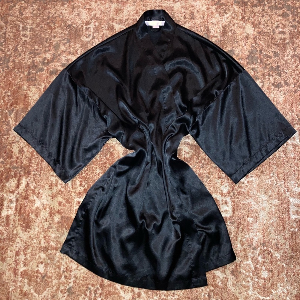 2006 Black Robe - Picture 2 of 5
